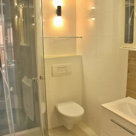 Apartment Freundliches - Bitte Angaben Zum Gastgeber Lesen *